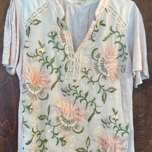 Anthropologie Tiny brand  Embroidered Floral Women's Top    w/ Lace Detail